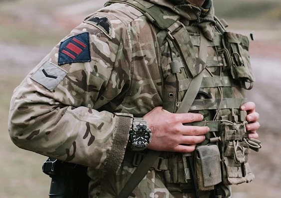 G-Shock au poignet d'un militaire en mission