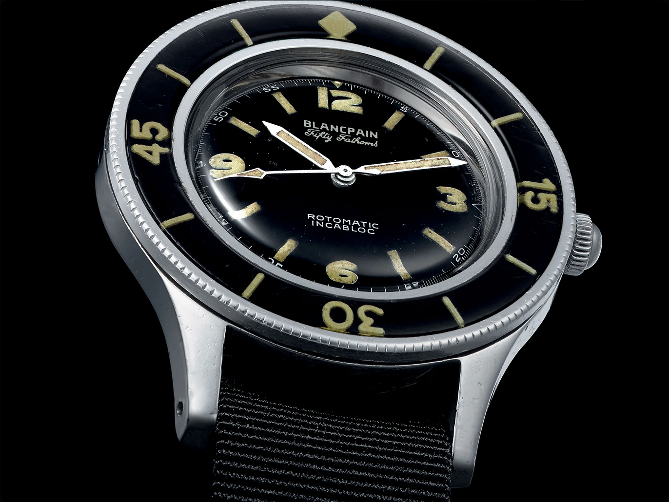 Close-up of a vintage Blancpain Fifty Fathoms, with its dive bezel and legible indices, born of a logic of use before becoming iconic signs.
